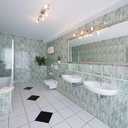 Europa Garni Free Parking 호텔