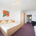 酒店 Europa Garni Free Parking 3*