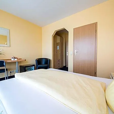 Europa Garni Free Parking Отель