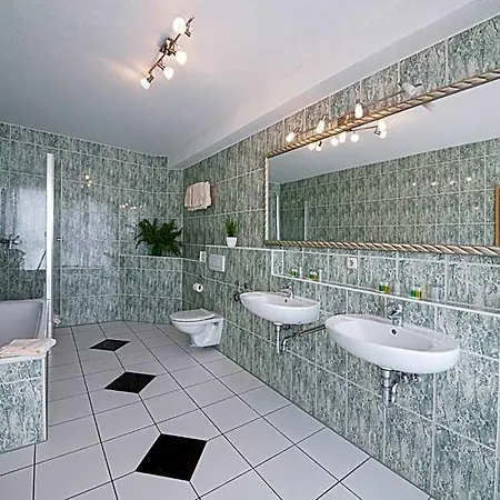 Europa Garni Free Parking Отель 3*