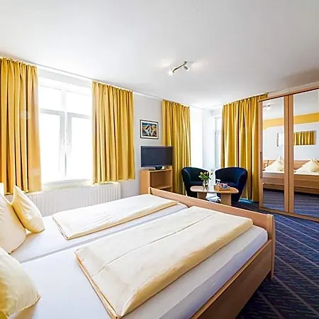 Europa Garni Free Parking Отель 3*