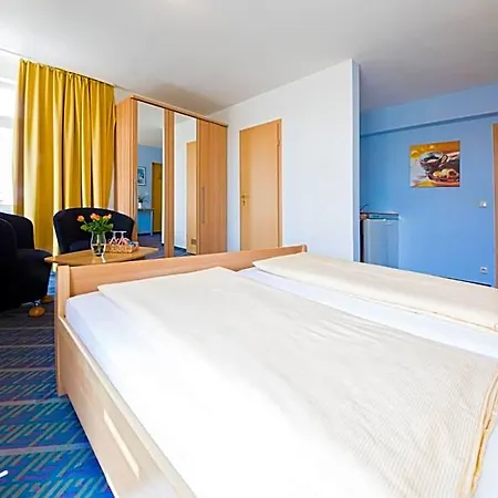 Europa Garni Free Parking Отель 3*