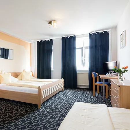 Отель Europa Garni Free Parking Фюрт
