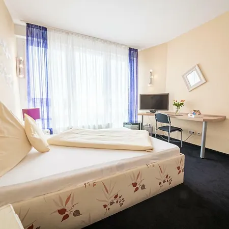 Отель Europa Garni Free Parking