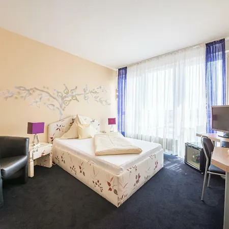 Europa Garni Free Parking Отель Фюрт