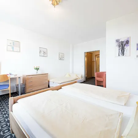 Отель Europa Garni Free Parking 3*